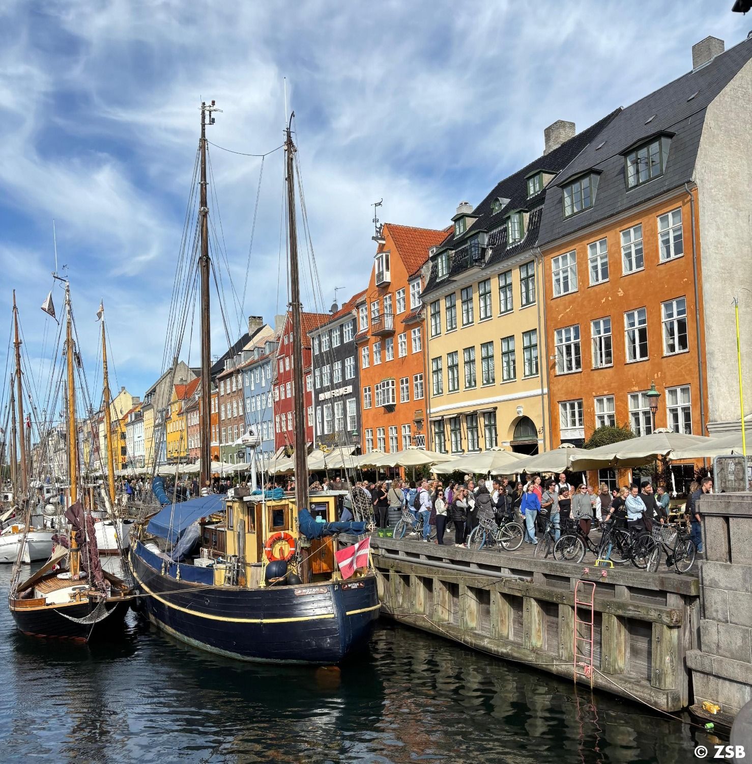 1f5fd6c5 30cb 4ea7 85b9cfbaa279fb